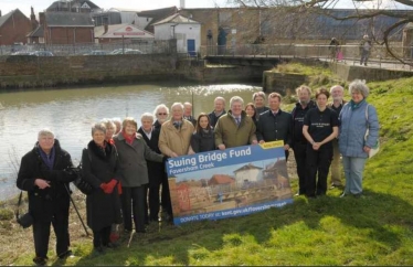 Helen with swing bridge campaigners